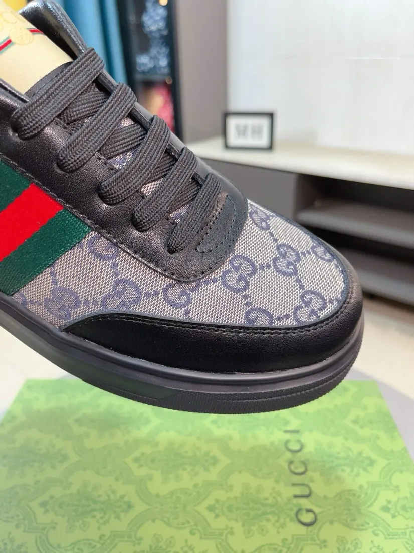 Men's shoes 💰400🌹🌹GUCCI [Gucci] New high-end brand of men's shoes, the latest fashionable casual men's shoes, trendy and versatile style, relaxed and sporty style, uppers imported from Italy, first-layer cowhide, genuine leather lining and ultra-fine workmanship. Original personalized fashionable rubber wear-resistant outsole, light and comfortable on the foot, size 38-44